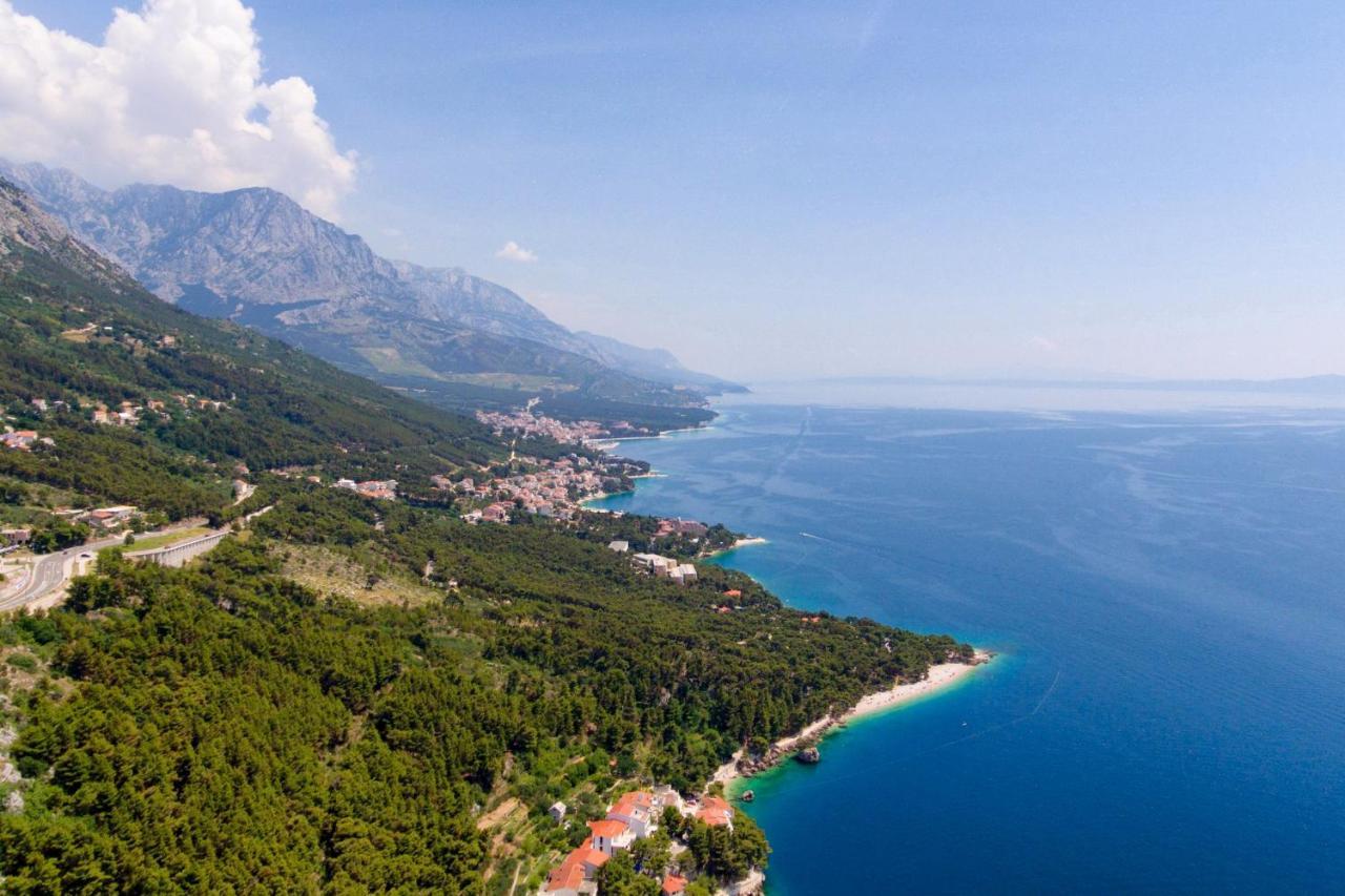 Apartments With A Parking Space Brela, Makarska - 11552 ภายนอก รูปภาพ