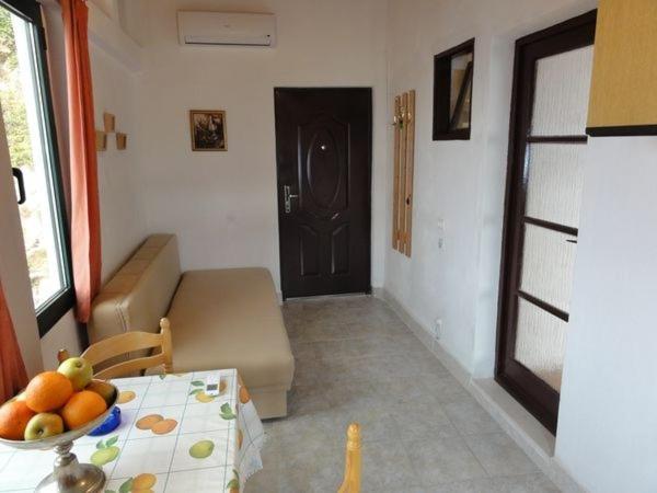 Apartments With A Parking Space Brela, Makarska - 11552 ภายนอก รูปภาพ